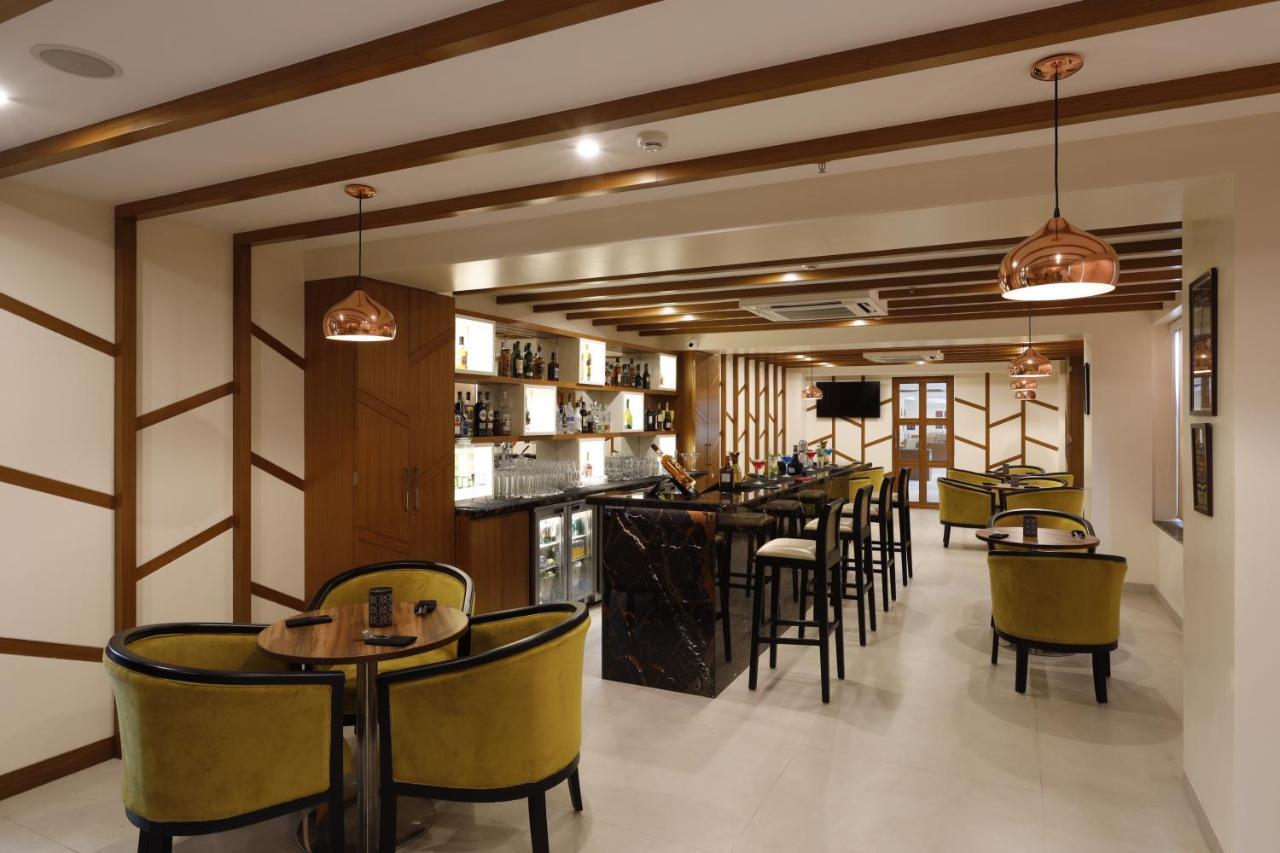 Hotel Sobit Sarovar Portico 4*