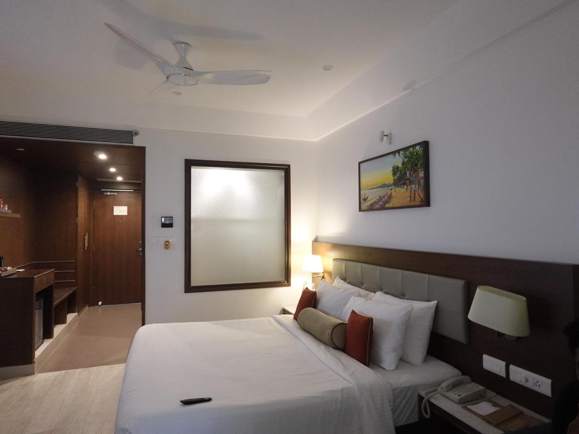 Hotel Sobit Sarovar Portico 4*