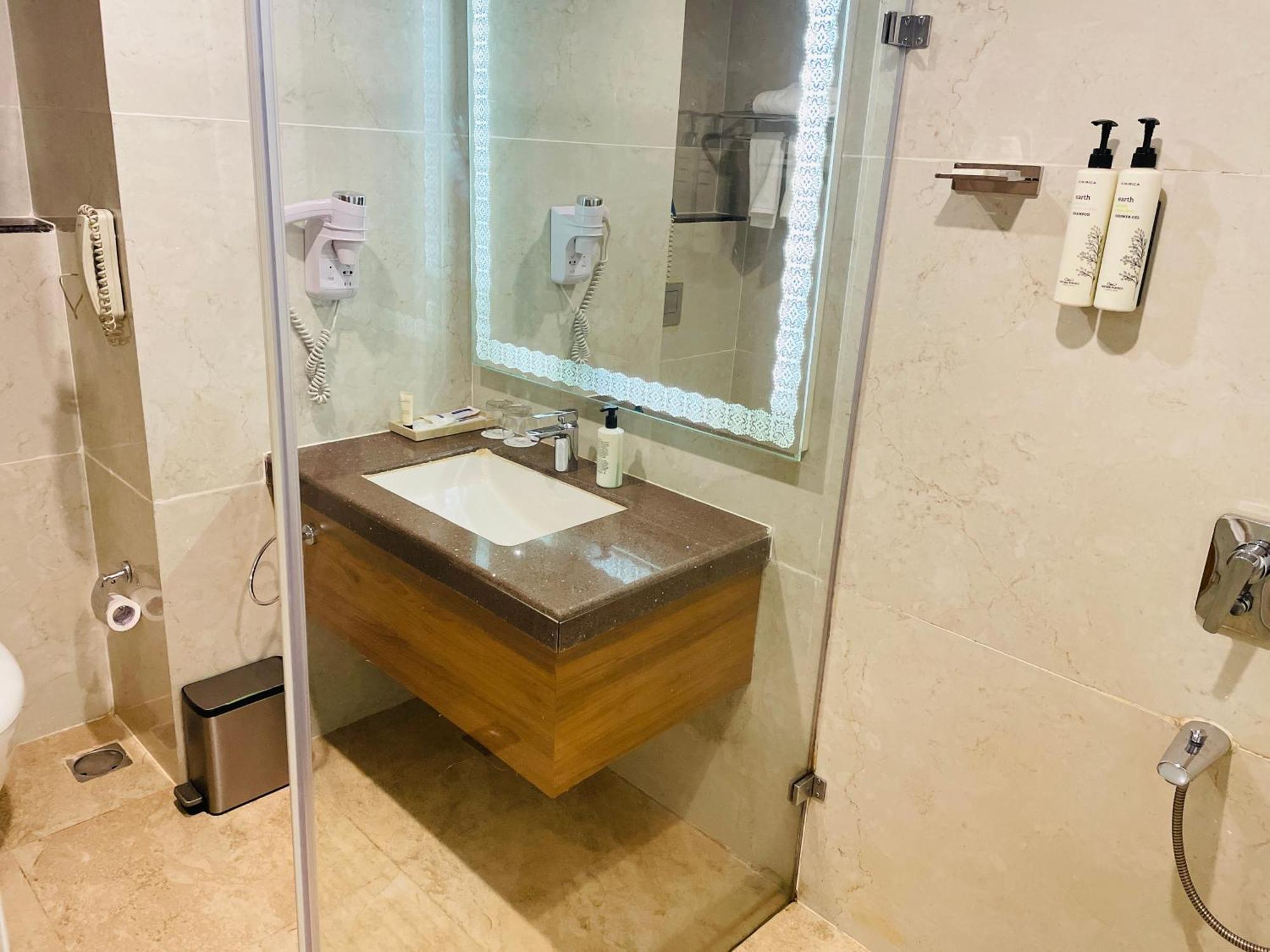 Hotel Sobit Sarovar Portico