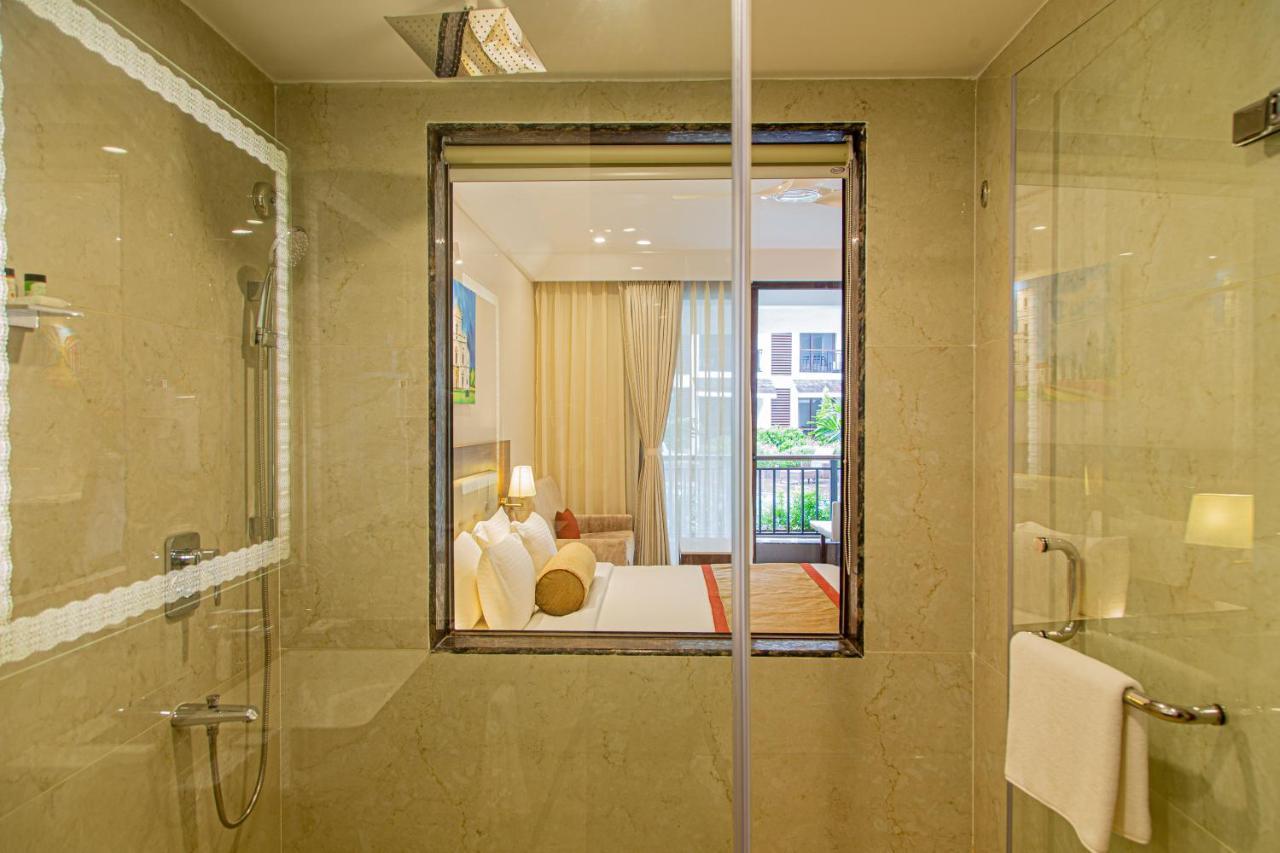 Sobit Sarovar Portico 4*
